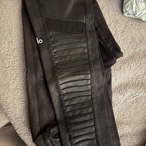 ALO Yoga Black Leggings